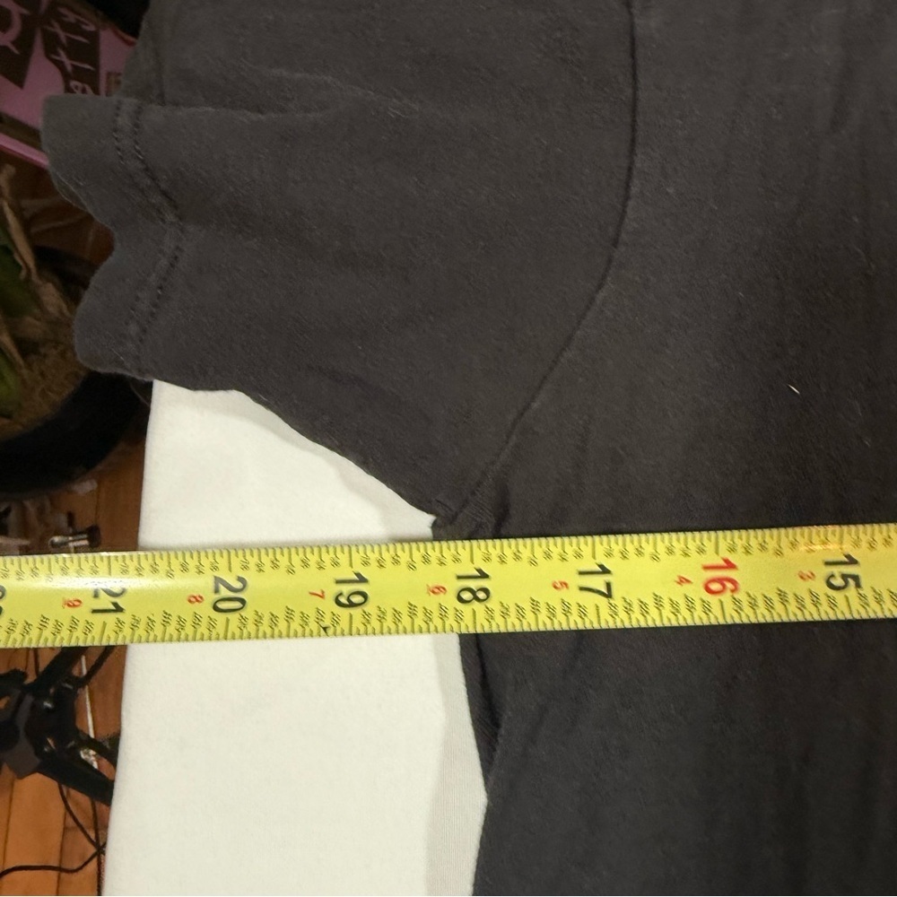 Shawn Mendes The Tour Black T Small - Picture 5 of 7